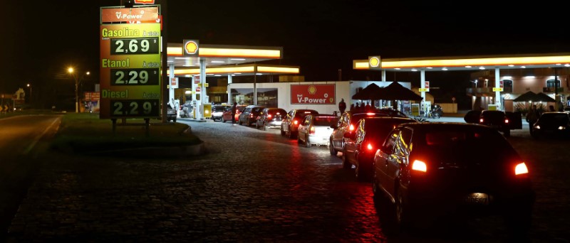 © Reuters. Posto Shell em São Fransisco do Sul (SC)