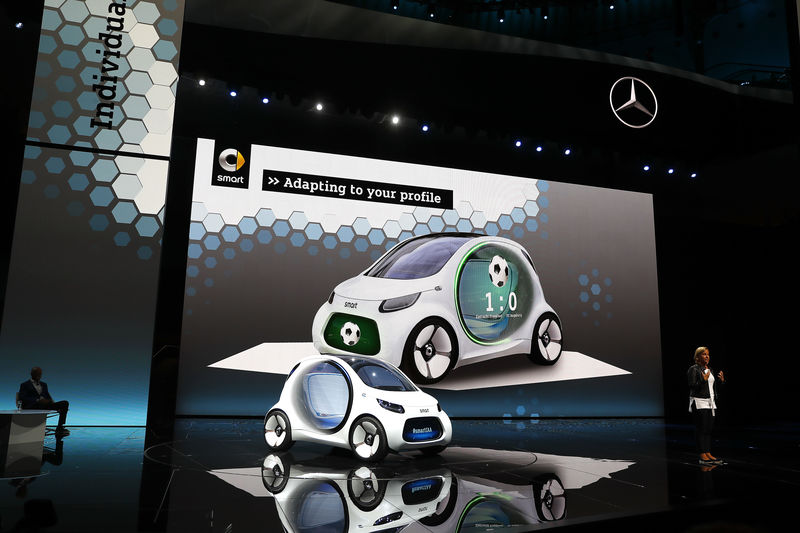 © Reuters. Seeger, a board member of Daimler AG presents the new Smart concept autonomous car Vision EQ fortwo model during the Frankfurt Motor Show (IAA) in Frankfurt