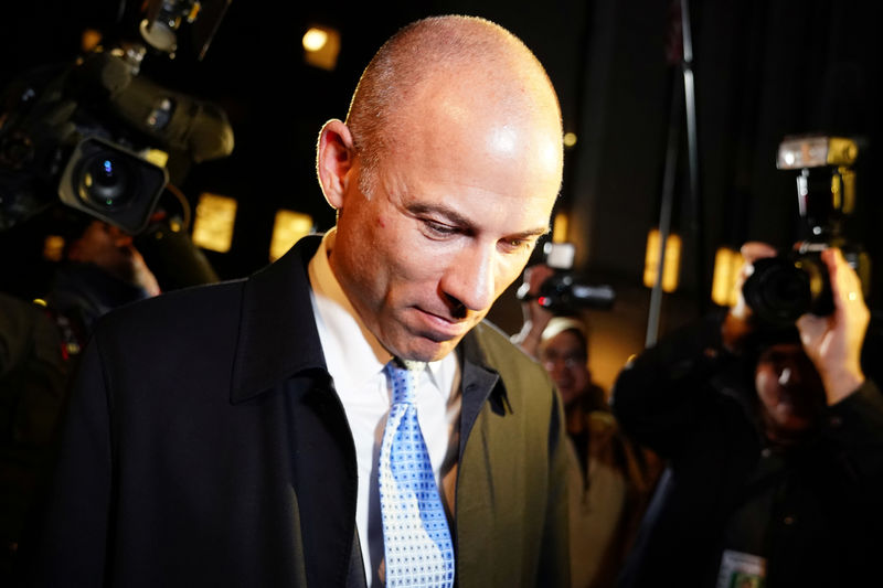 © Reuters. FILE PHOTO: Lawyer Michael Avenatti walks out of federal court in New York