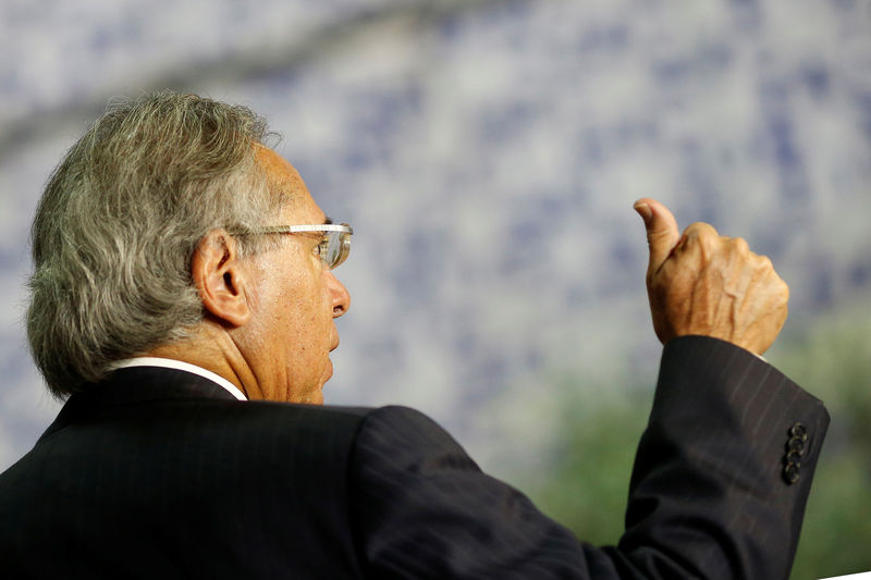 © Reuters. O ministro da Economia, Paulo Guedes, no Congresso