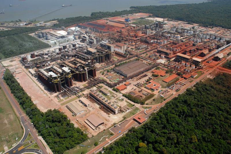 © Reuters. Vista aérea da refinaria de Alunorte