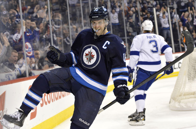 © Reuters. FILE PHOTO: Jets' Ladd celebrates his second goal of the game against the Lightning during the second period of their NHL hockey game in Winnipeg