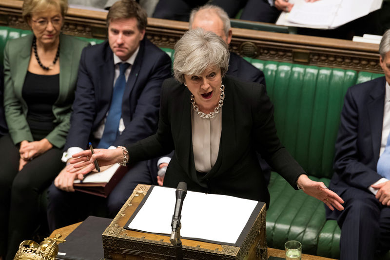 © Reuters. Foto de archivo. Primer Ministra británica Theresa May habla durante el debate sobre su "plan B" por el Brexit en el Parlamento, Londres.