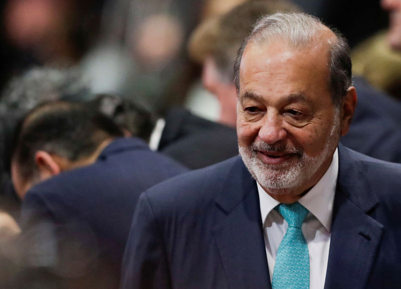 © Reuters. Foto de archivo. El magnate mexicano Carlos Slim llegando a la toma de posesión del nuevo presidente de México en diciembre 2018