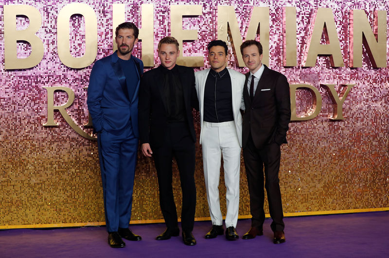© Reuters. FOTO DE ARCHIVO: Los actores Ben Hardy, Rami Malek, Gwilym Lee y Joe Mazzello en el estreno mundial de la película 'Bohemian Rhapsody' en Londres