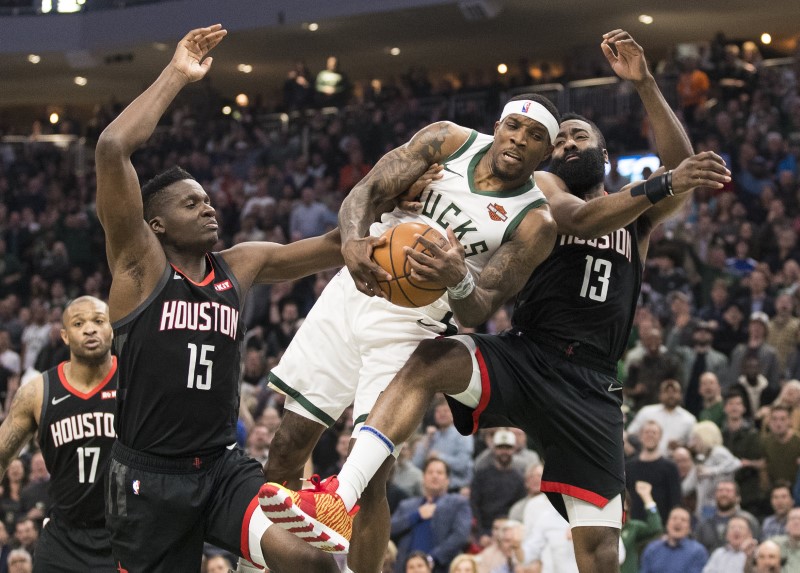 © Reuters. NBA: Houston Rockets at Milwaukee Bucks