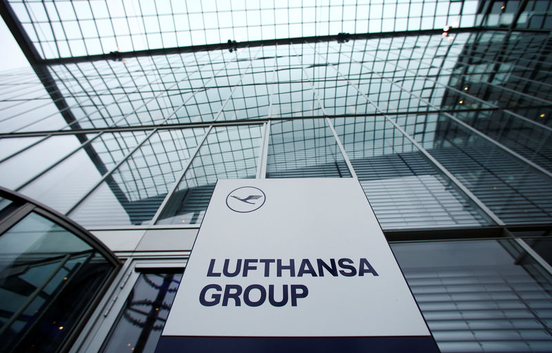 © Reuters. A view of an office building of German airline Lufthansa in Frankfurt