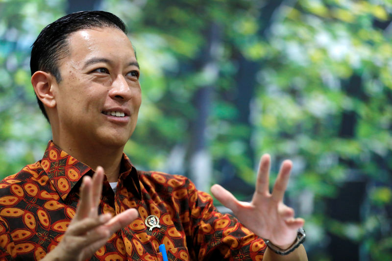 © Reuters. Chief of Indonesia's BKPM Thomas Lembong talks during an interview with Reuters in Jakarta