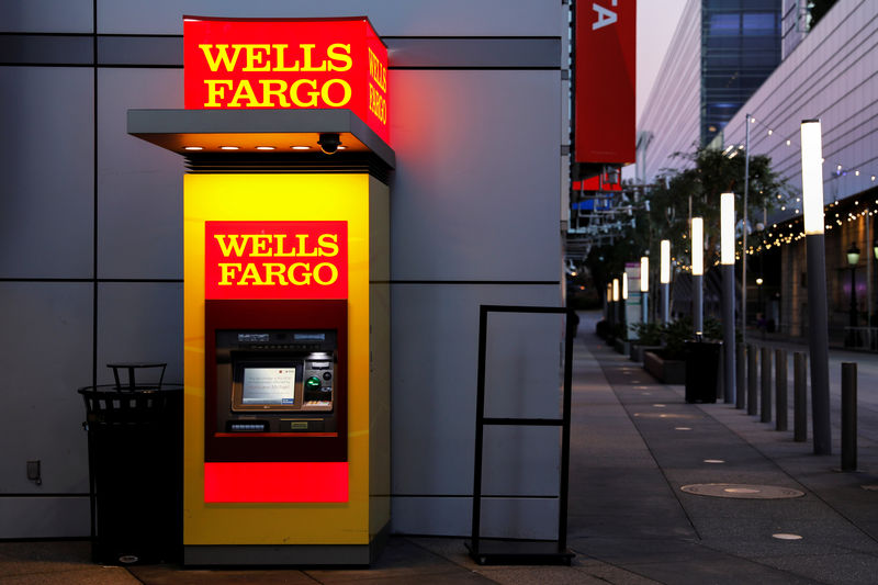 © Reuters. FILE PHOTO: A Wells Fargo ATM machine is shown in Los Angeles, California