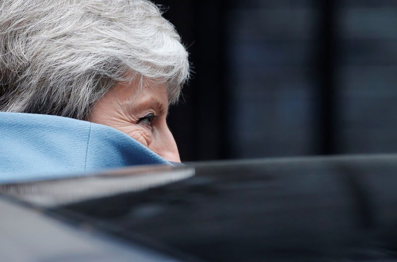 © Reuters. Britain's Prime Minister Theresa May leaves 10 Downing Street, as she faces a vote on alternative Brexit options, in London