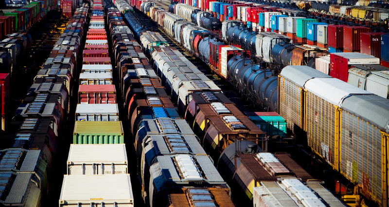 © Reuters. FILE PHOTO - The Canadian Pacific railyard is pictured in Port Coquitlam.