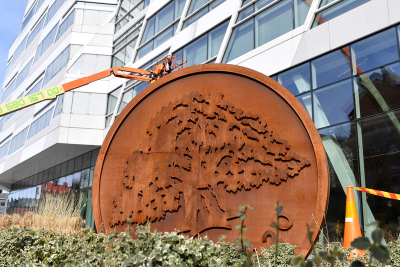 © Reuters. Swedbank's headquarters are pictured in Sundbyberg, Stockholm