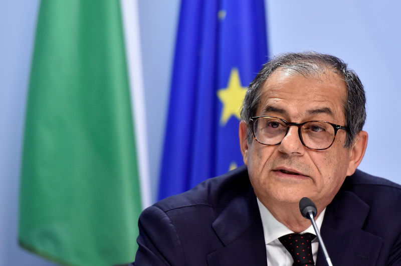 © Reuters. Italian Economy Minister Tria holds a news conference after a Euro zone finance ministers meeting in Brussels