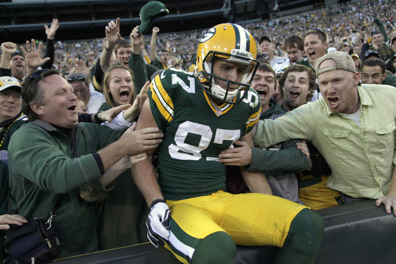 © Reuters. FILE PHOTO - Green Bay Packers Nelson celebrates the game-winning touchdown against the New Orleans Saitns during their NFL football game in Green Bay