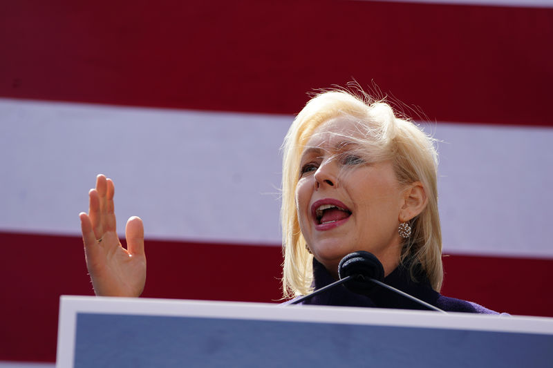 © Reuters. FILE PHOTO: Democratic 2020 U.S. presidential candidate and U.S. Senator Kirsten Gillibrand (D-NY) speaks during her campaign kick off event in New York