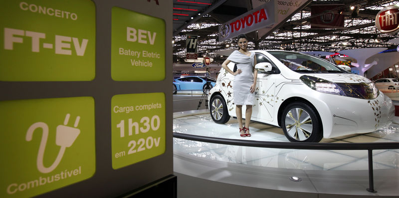 © Reuters. Conceito de carro elétrico apresentado pela Toyota no Salão do Automóvel de São Paulo