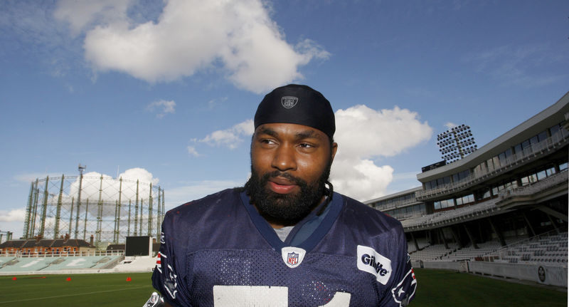 © Reuters. FILE PHOTO: New England Patriots Jerod Mayo speaks to reporters before training at the Oval Cricket Ground ahead of their NFL game against Tampa Bay Buccaneers in London