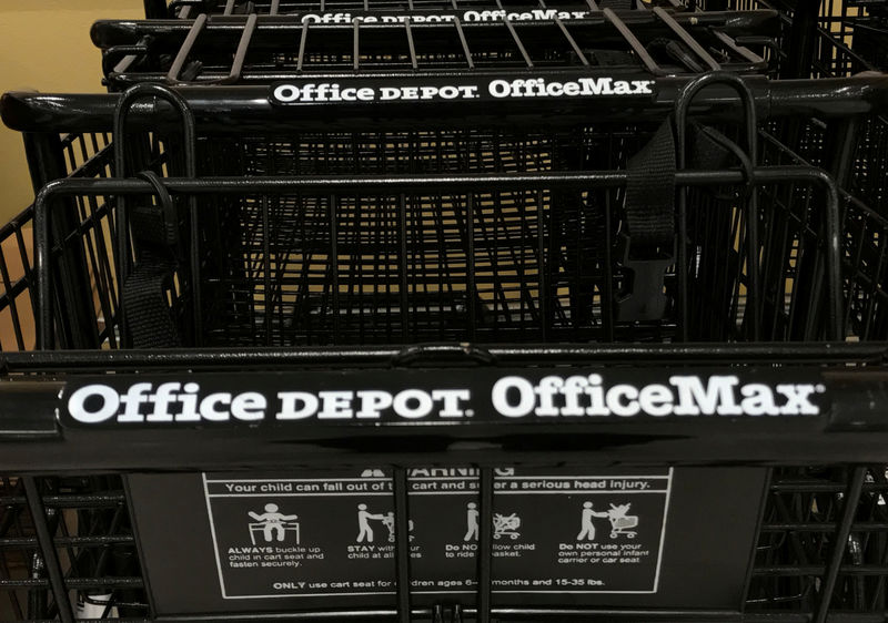© Reuters. FILE PHOTO: Shopping carts are shown at an Office Depot Inc store in Encinitas
