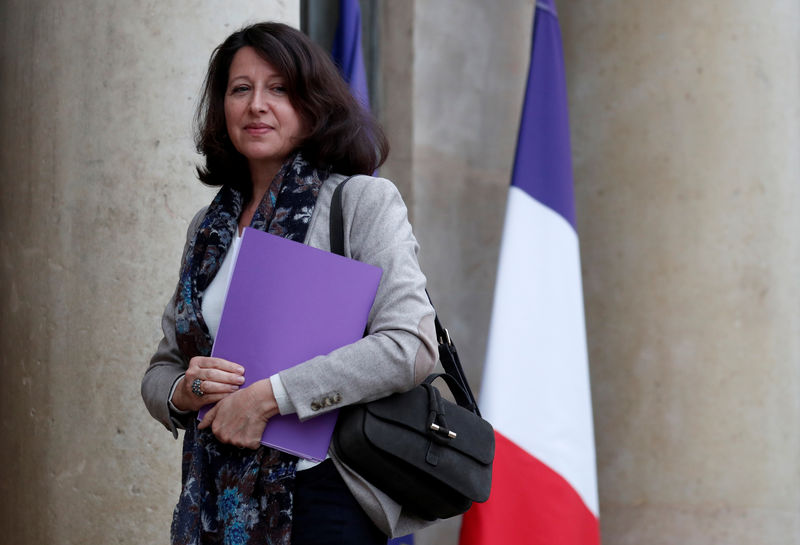 © Reuters. FRANCE: LE CHANTIER DE LA DÉPENDANCE SUR LA TABLE DU GOUVERNEMENT