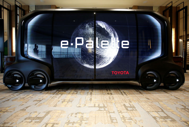 © Reuters. A mock of self-driving car e-Palette is displayed at a news conference by Monet Technologies Inc., a joint venture of SoftBank Group Corp and Toyota Motor Corp on self-driving technologies, in Tokyo