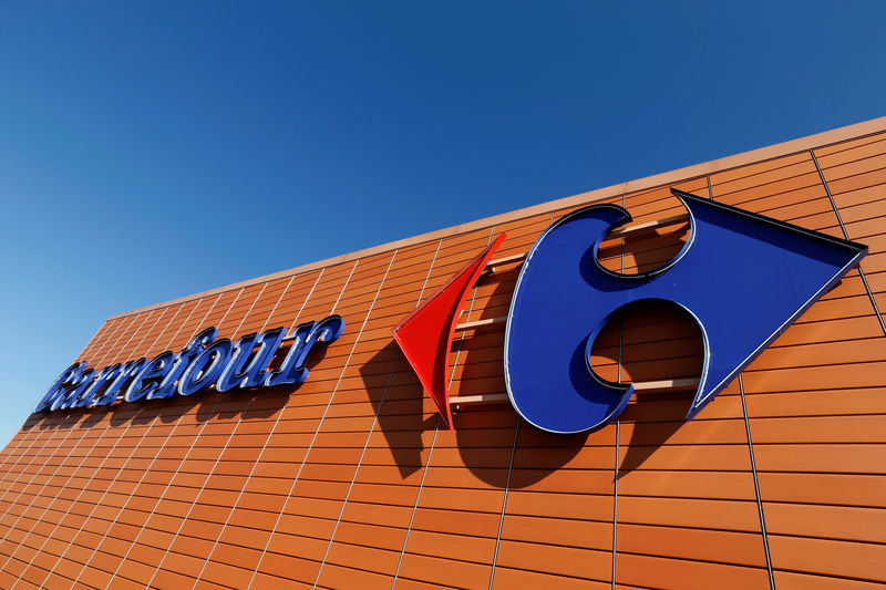 © Reuters. A Carrefour logo is seen on a Carrefour Hypermarket store in Toulouse