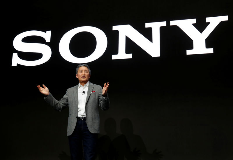 © Reuters. Kazuo Hirai, president and CEO of Sony Corporation, speaks during a news conference at the 2018 CES in Las Vegas