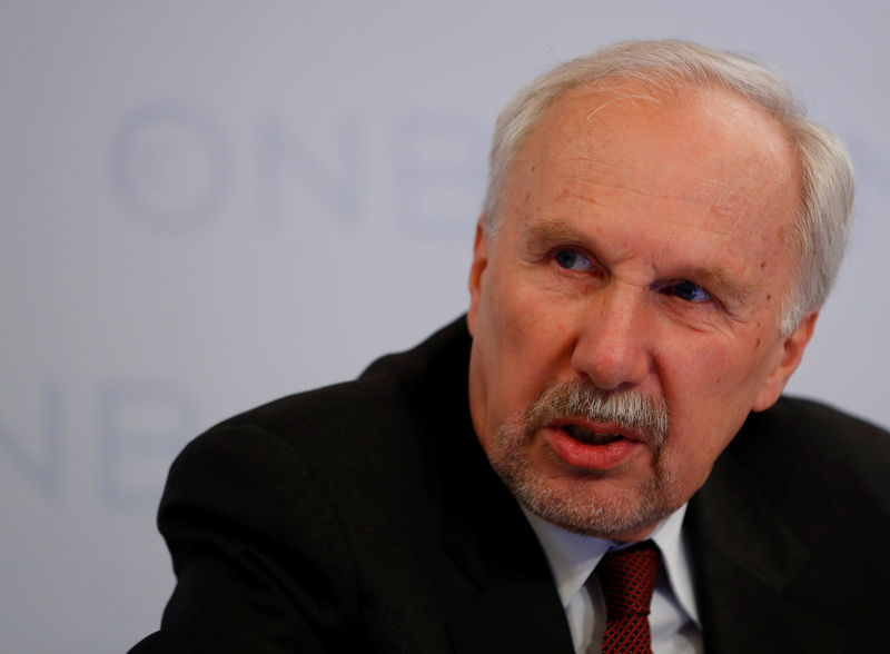 © Reuters. ECB Governing Council member Nowotny addresses a news conference in Vienna