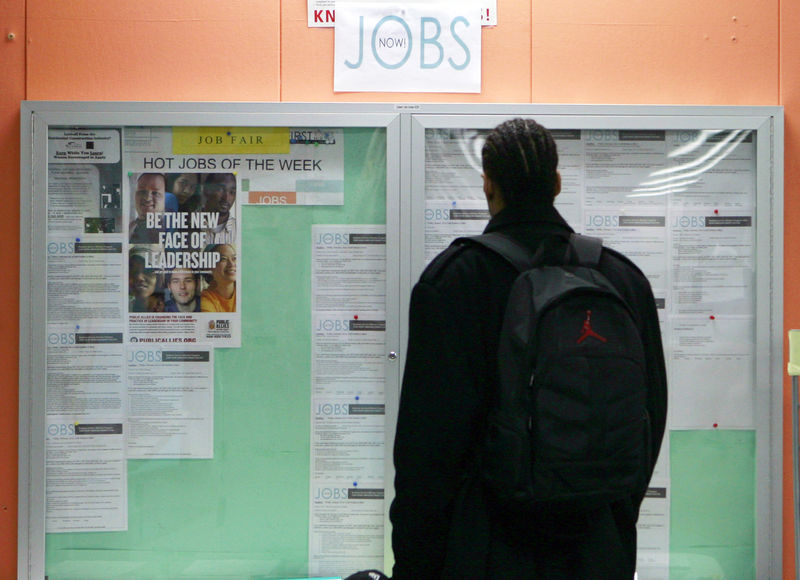 © Reuters. File photo of a man looking at employment opportunities at a jobs center in San Francisco