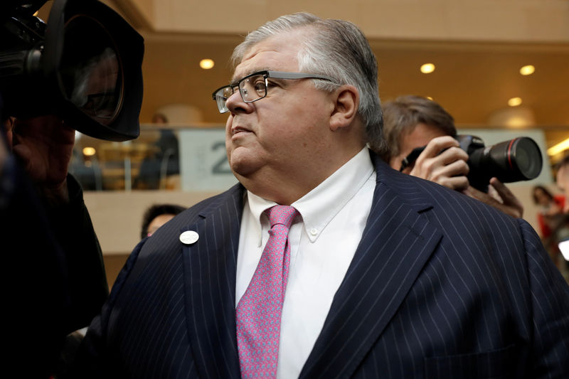 © Reuters. FILE PHOTO: BIS General Manager Agustin Carstens leaves after G-20 finance ministers and central banks governors family photo during the IMF/World Bank spring meeting in Washington