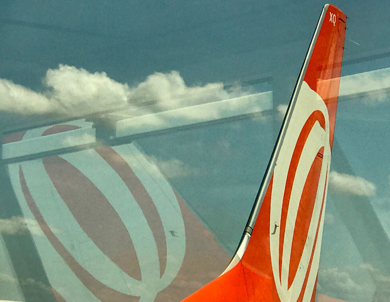 © Reuters. Logo da Gol, à qual a Smiles é ligada, em avião no aeroporto de Natal