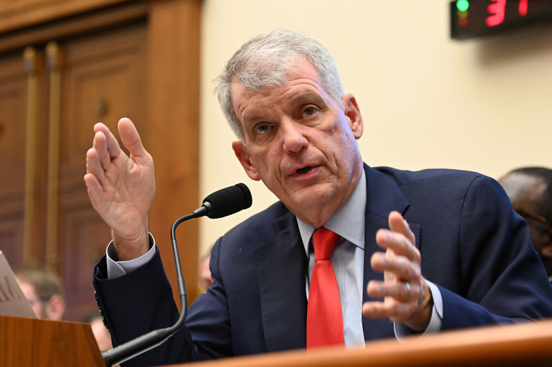 © Reuters. FILE PHOTO: Wells Fargo CEO Sloan testifies before a House Financial Services Committee hearing in Washington