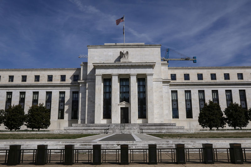© Reuters. FILE PHOTO: The Federal Reserve Board building on Constitution Avenue is pictured in Washington