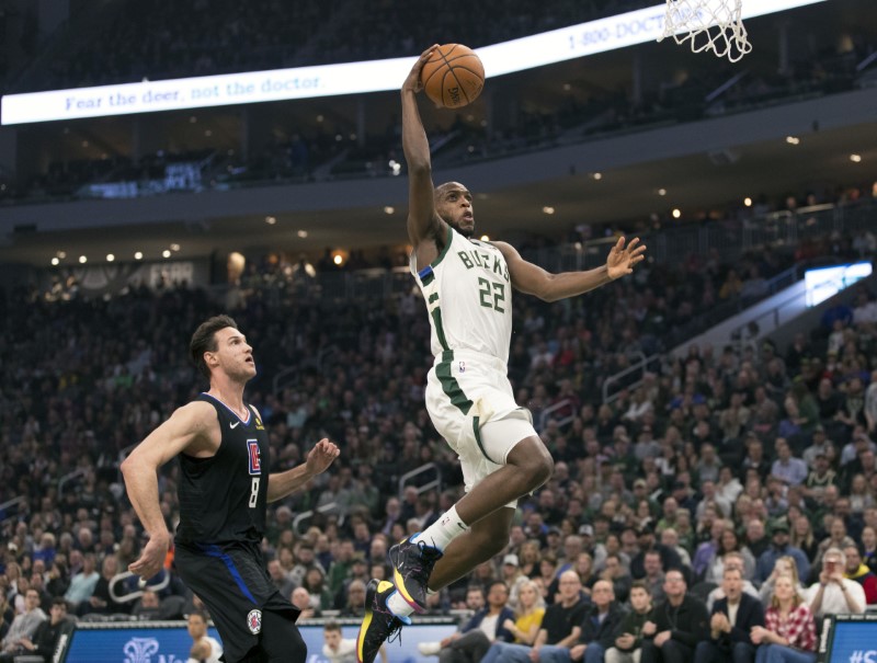 © Reuters. NBA: Los Angeles Clippers at Milwaukee Bucks