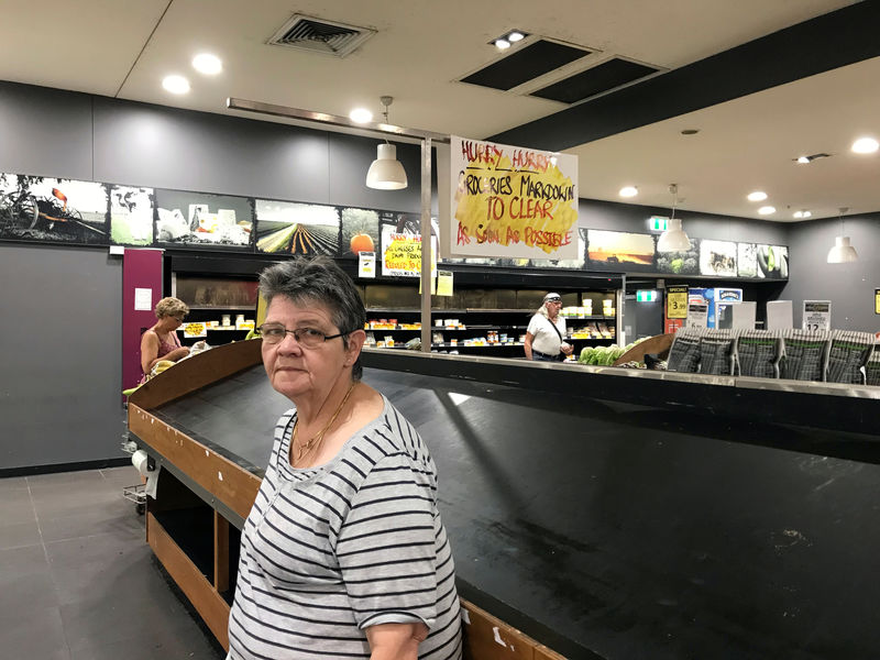 © Reuters. Owner Micky Lapa of Golden Banana prepares for her store closure on March 31, in Sydney