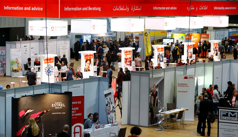 © Reuters. Visitors attend a job fair for migrants in Berlin