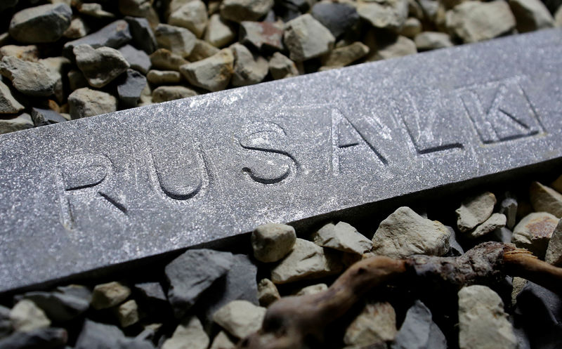 © Reuters. FILE PHOTO: Illustration picture of aluminium ingot made at the Rusal Krasnoyarsk aluminium smelter