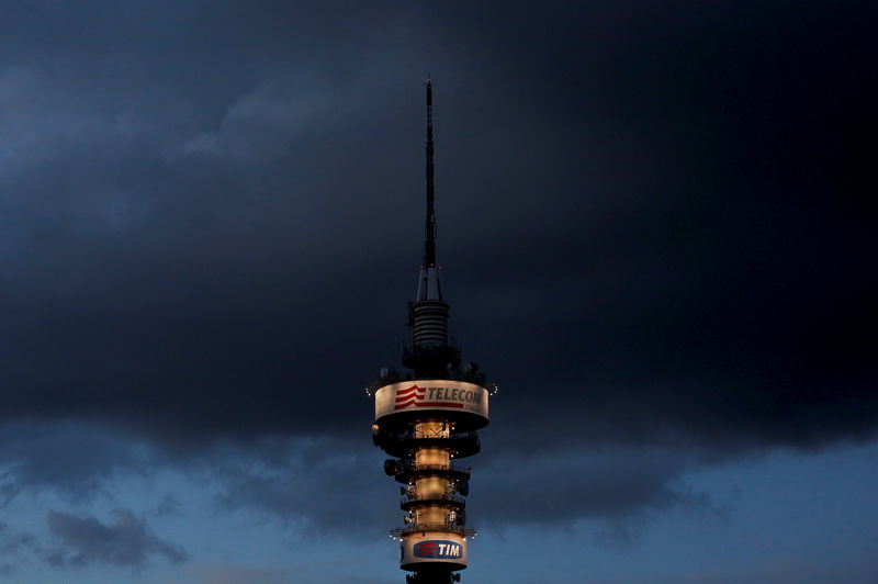 © Reuters. File photo of Telecom Italia tower pictured in Rome