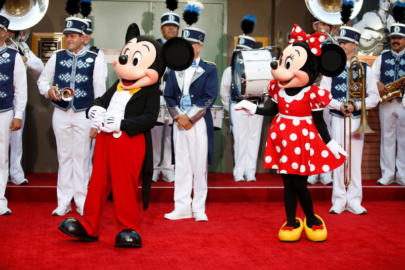 © Reuters. Disney prohíbe fumar en sus parques de EEUU antes de inauguración atracciones de "Star Wars"