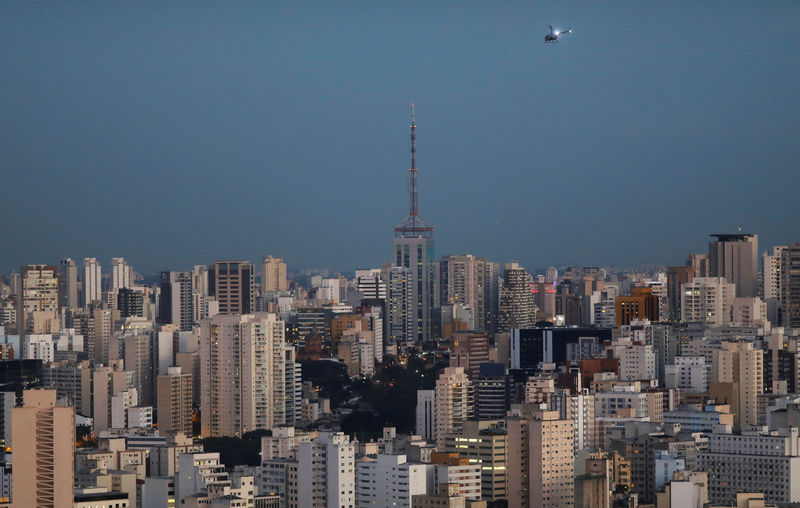 © Reuters. Vista aérea de edíficios na cidade de São Paulo