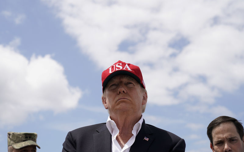 © Reuters. Presidente dos EUA, Donald Trump, durante visita a Lake Okeechobee, na Flórida