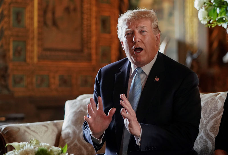 © Reuters. U.S. President Trump speaks to reporters at his Mar-a-Lago resort in Palm Beach, Florida