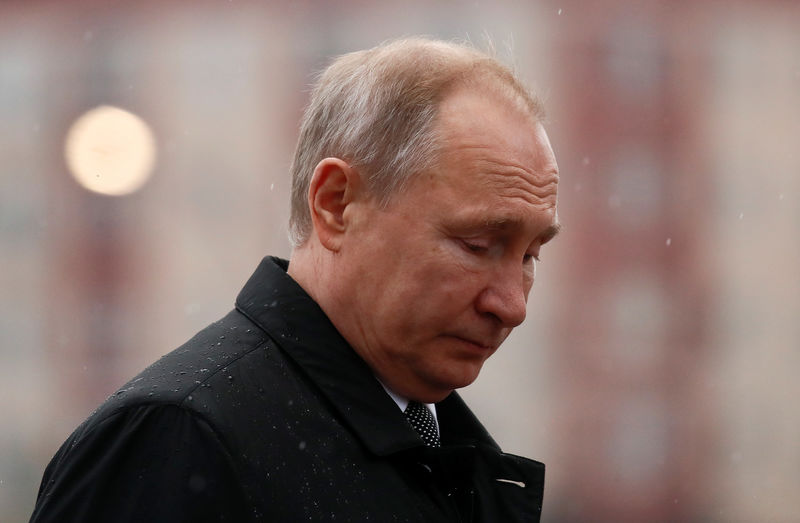 © Reuters. Foto de archivo del presidente ruso, Vladimir Putin, en una ceremonia en Kirguistán