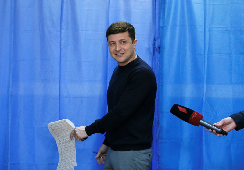 © Reuters. Un cómico encabeza las elecciones presidenciales en Ucrania