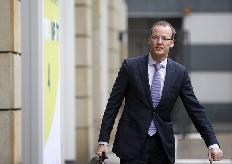 © Reuters. FILE PHOTO: President of Dutch central bank De Nederlandsche Bank Klaas Knot arrives for the Frankfurt Finance Summit in Frankfurt