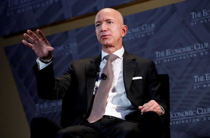 © Reuters. FILE PHOTO: Jeff Bezos, president and CEO of Amazon and owner of The Washington Post, speaks at the Economic Club of Washington DC's "Milestone Celebration Dinner" in Washington