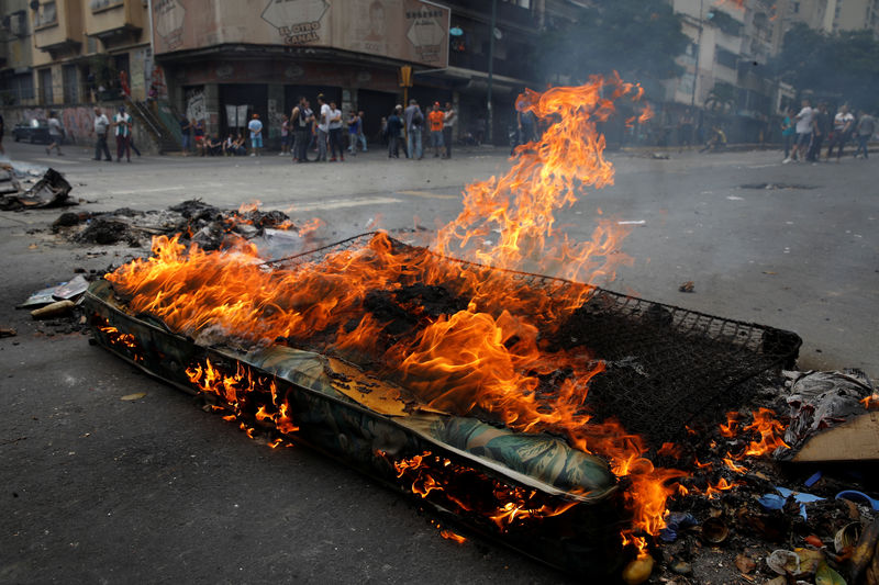 © Reuters. Anti-Maduro government protest in Caracas