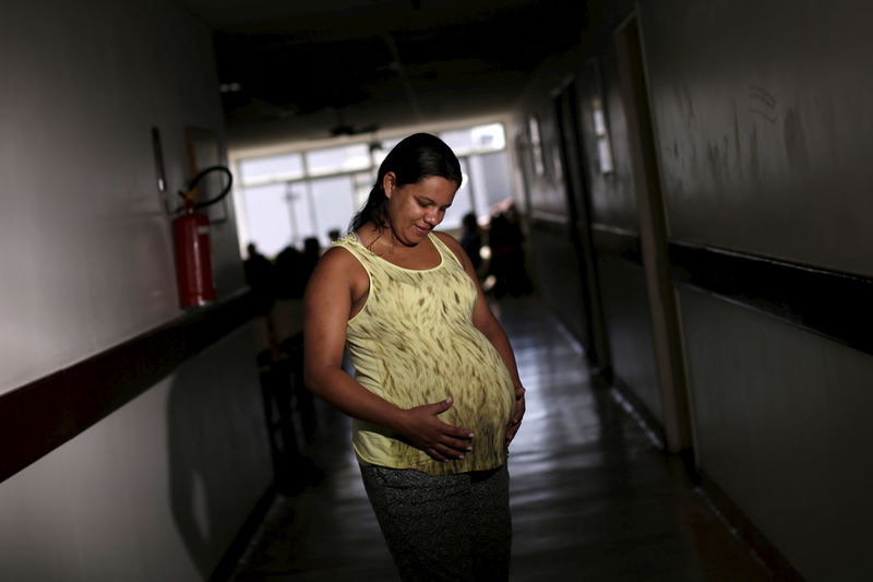 © Reuters. باحثون يربطون بين نوبات العمل الليلية والإجهاض