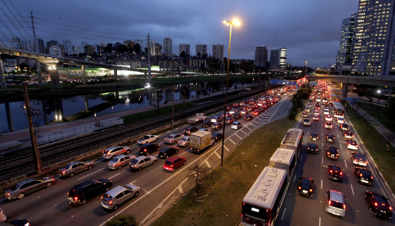 © Reuters. Trânsito na Marginal Pinheiros em São Paulo