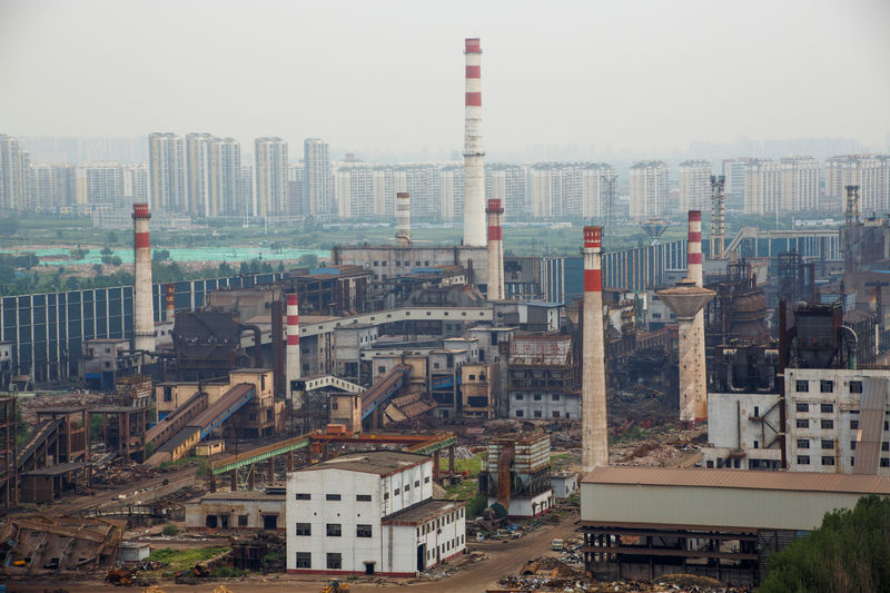 © Reuters. Siderúrgica em Tanshan, na província de Hebei, na China