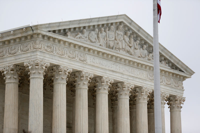 © Reuters. FILE PHOTO: The Supreme Court in Washington